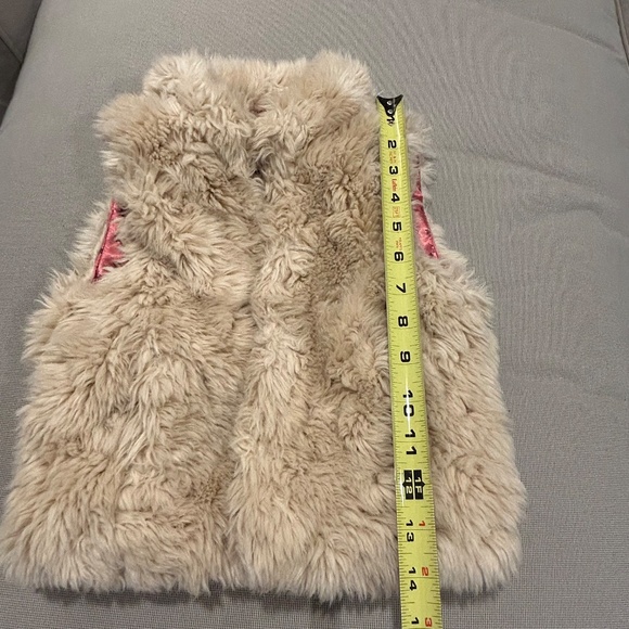 Mini Boden Cream Faux Fur Vest Toddler Girl 2/3 - Picture 9 of 13